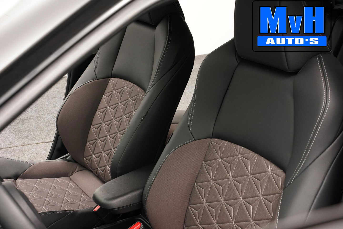 Toyota Yaris Cross 1.5 Hybrid 130 Executive|STUUR/STOELVERW.