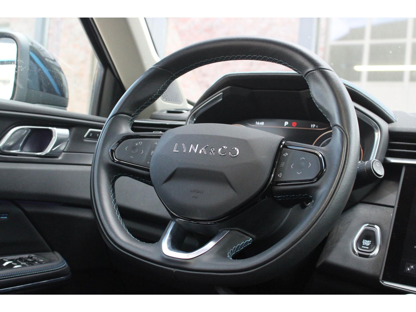 Lynk & Co 01 | Adaptive Cruise | 360° Camera | Panoramadak | Elektrische memory stoel | Keyless |