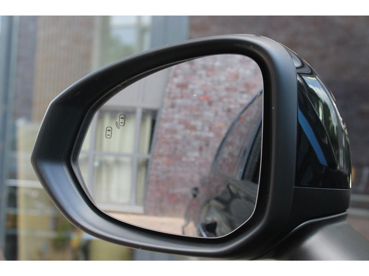 Lynk & Co 01 | Adaptive Cruise | 360° Camera | Panoramadak | Elektrische memory stoel | Keyless |