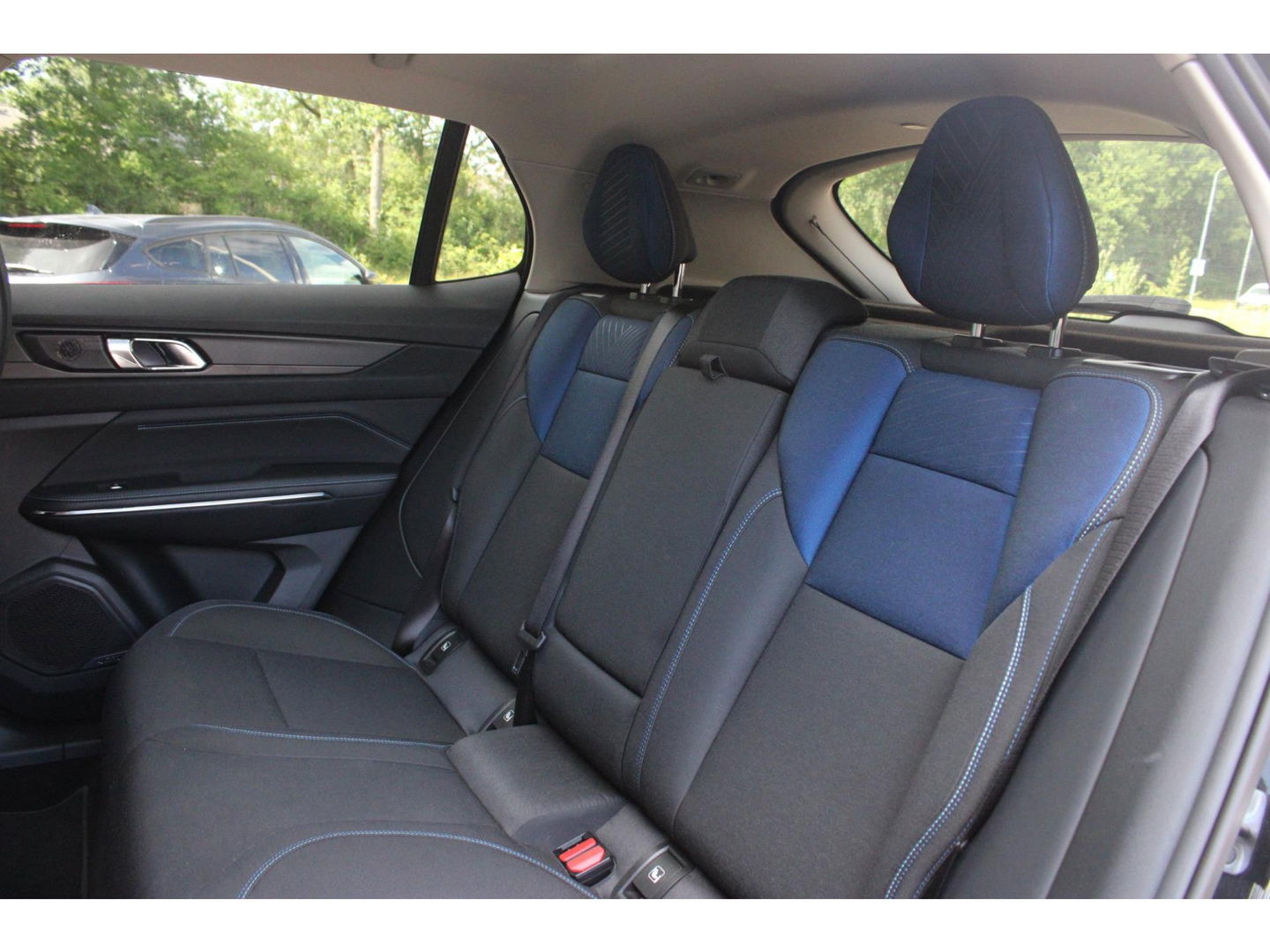 Lynk & Co 01 | Adaptive Cruise | 360° Camera | Panoramadak | Elektrische memory stoel | Keyless |