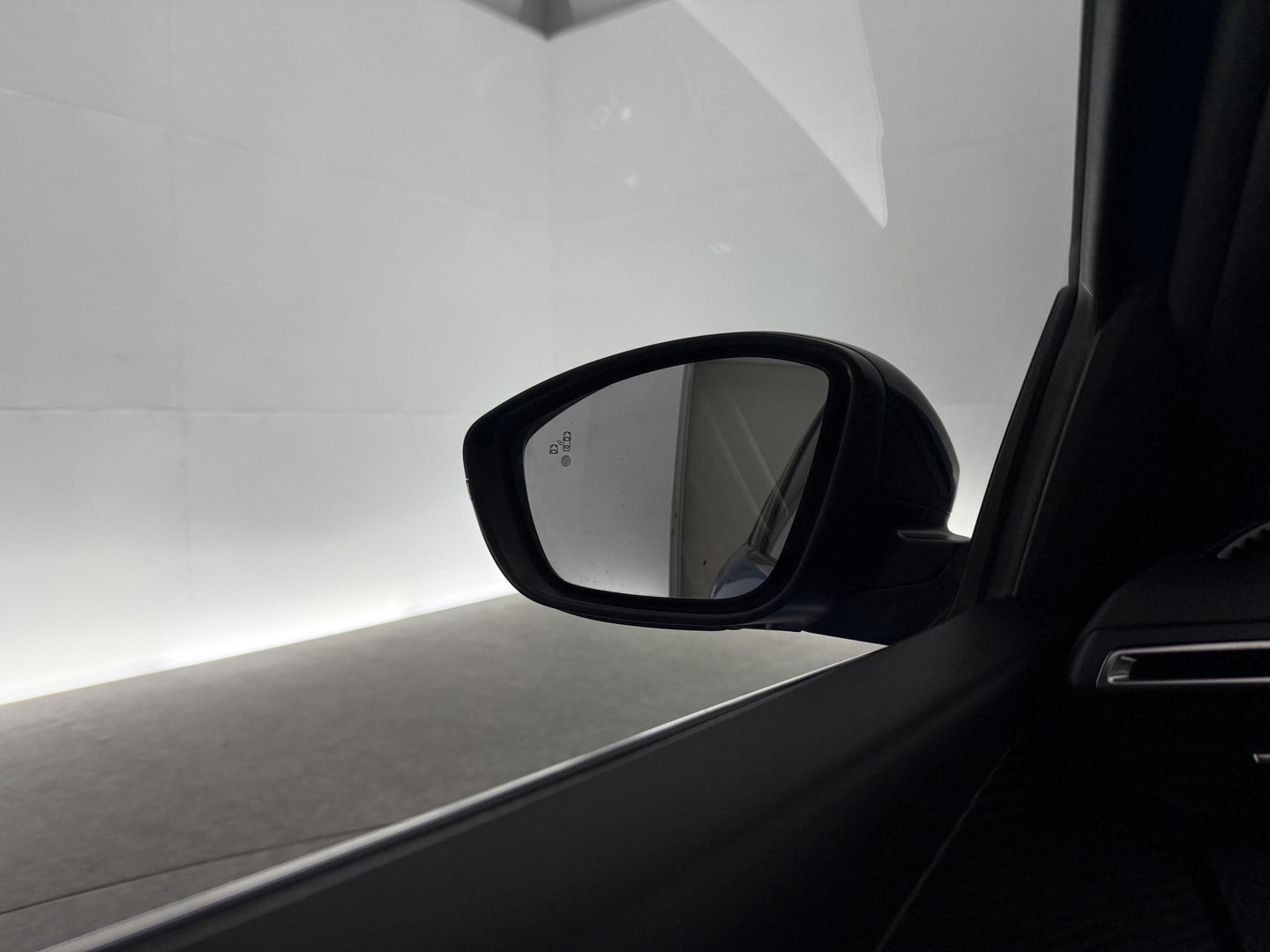 Peugeot 208 EV GT 350 50 kWh | Snelladen | Pano | 360° | Virtual | Sfeerverl. | Carplay | Stoelverw. | Keyless | NAP