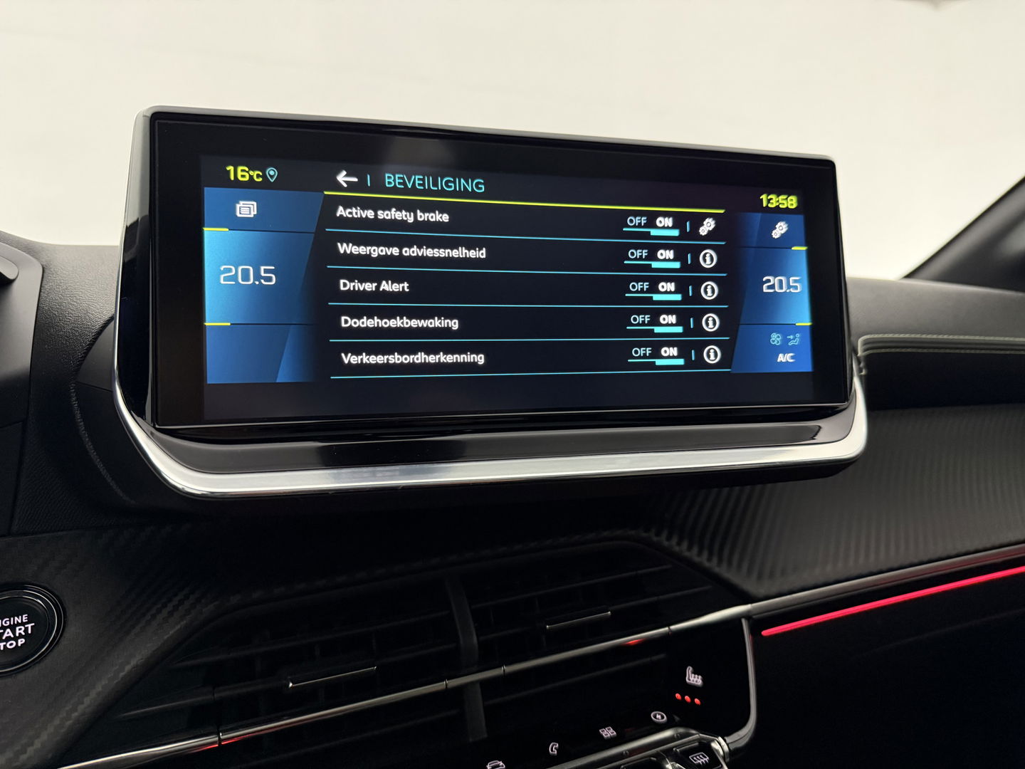 Peugeot 208 EV GT 350 50 kWh | Snelladen | Pano | 360° | Virtual | Sfeerverl. | Carplay | Stoelverw. | Keyless | NAP