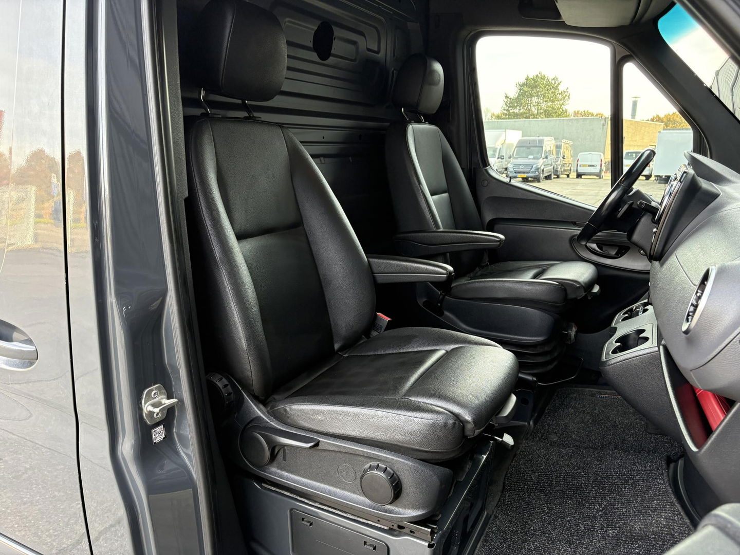 Mercedes-Benz Sprinter 319 3.0 CDI L2H2 V6 | LED | CHAUFFEURSSTOEL | LEDER