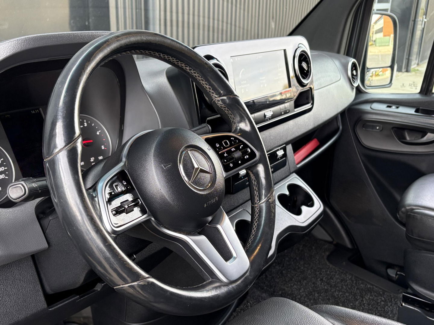 Mercedes-Benz Sprinter 319 3.0 CDI L2H2 V6 | LED | CHAUFFEURSSTOEL | LEDER