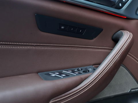 BMW 5 Serie Touring 530e High Executive M Sport Individual Panodak Harman Kardon ACC Trekhaak