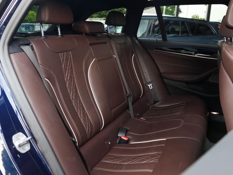 BMW 5 Serie Touring 530e High Executive M Sport Individual Panodak Harman Kardon ACC Trekhaak