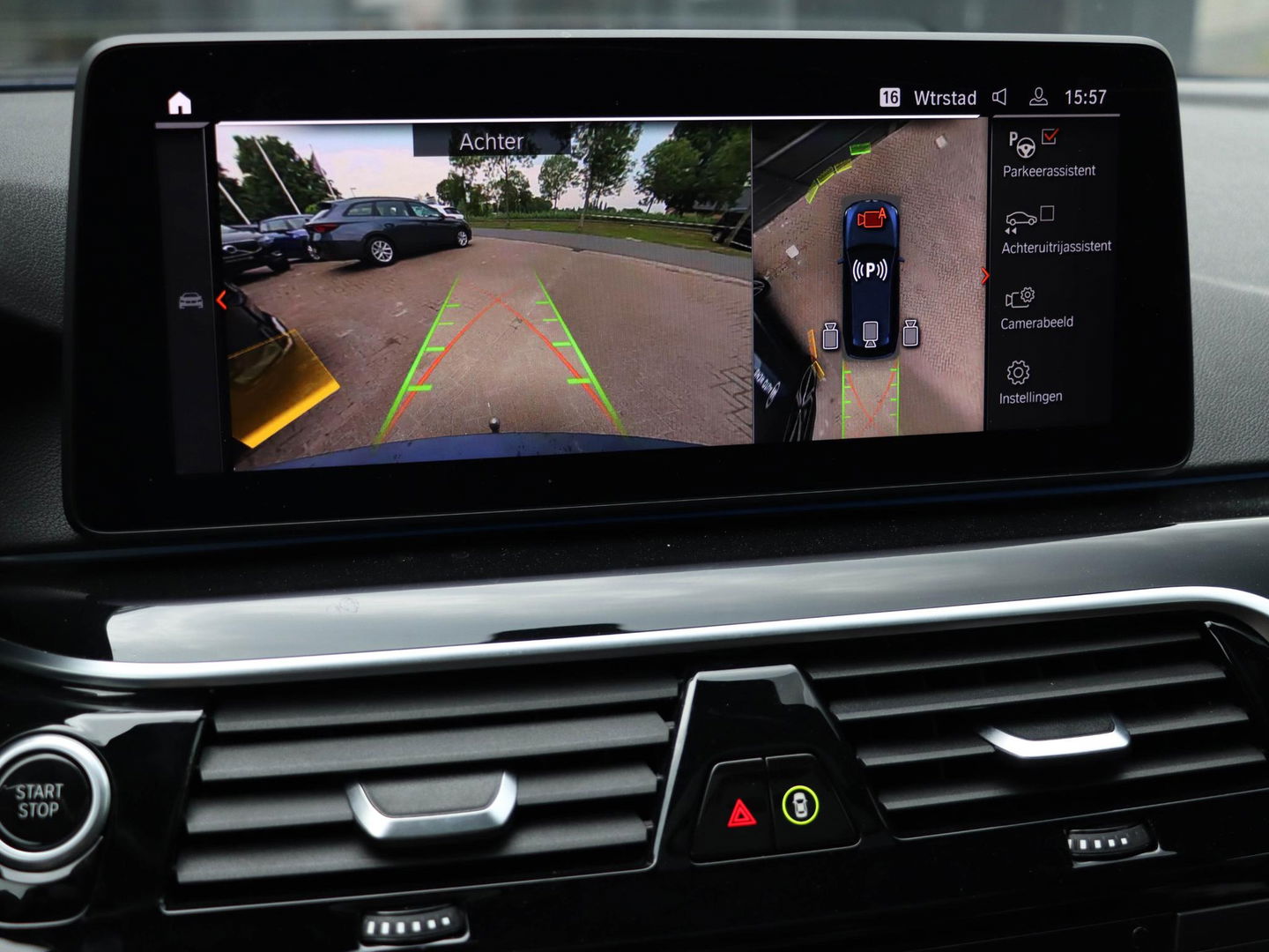 BMW 5 Serie Touring 530e High Exec M Sport Individual Panodak Harman Kardon ACC Trekhaak