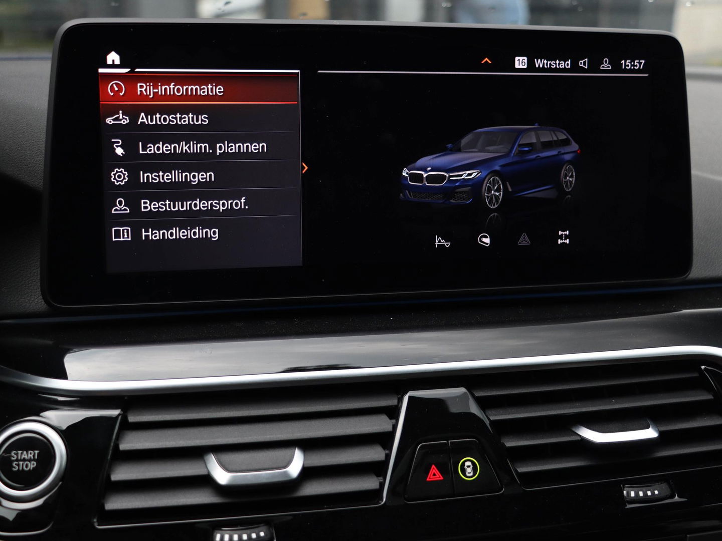 BMW 5 Serie Touring 530e High Exec M Sport Individual Panodak Harman Kardon ACC Trekhaak