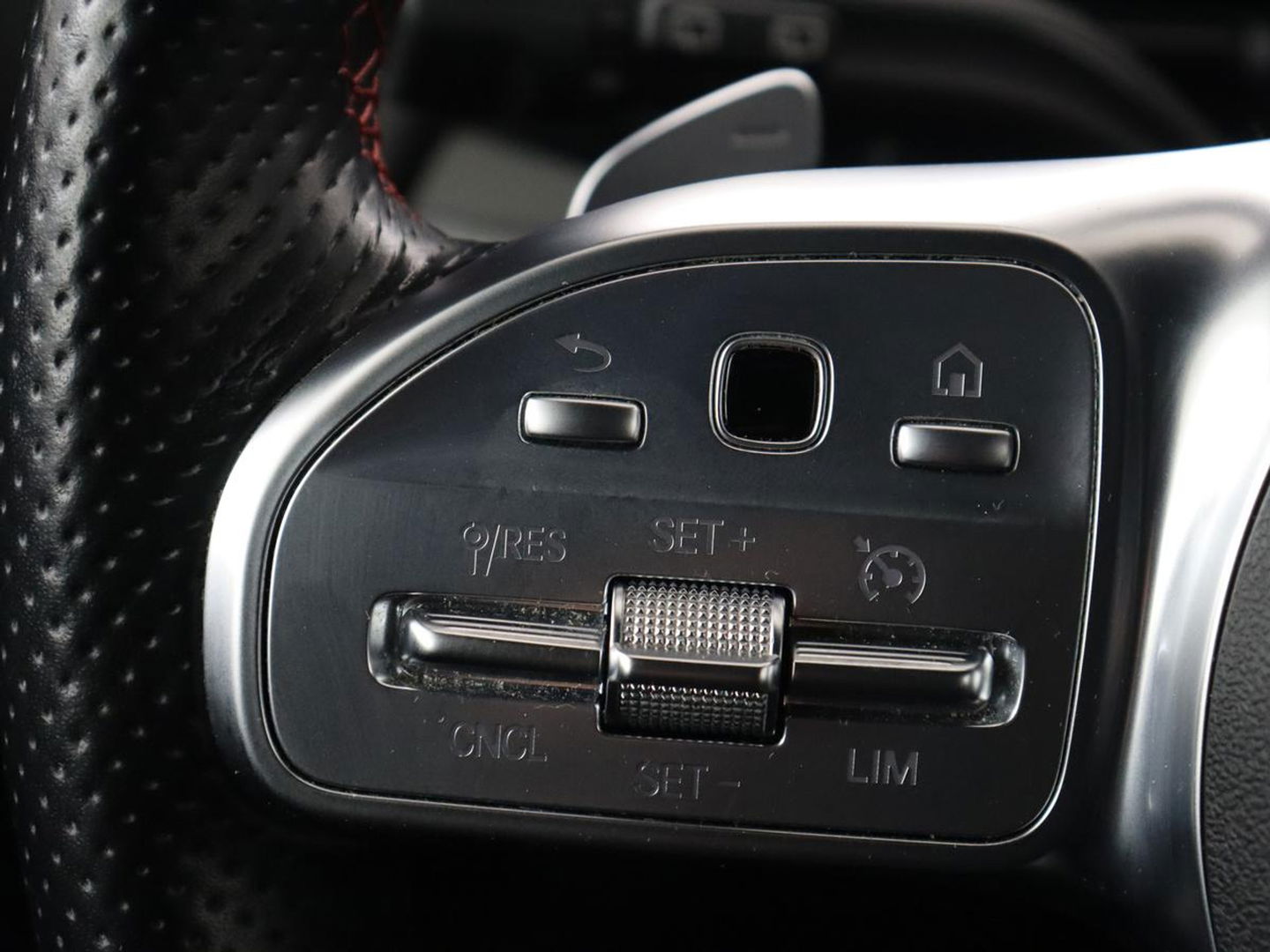 Mercedes-Benz EQA 250 AMG 67kWh | Trekhaak | Carplay | Head-Up | Stoelverwarming | Memory | Keyless | Navigatie | Leder/Alcantara | Sfeerverlichting | Widescreen | Full LED | Park Assist