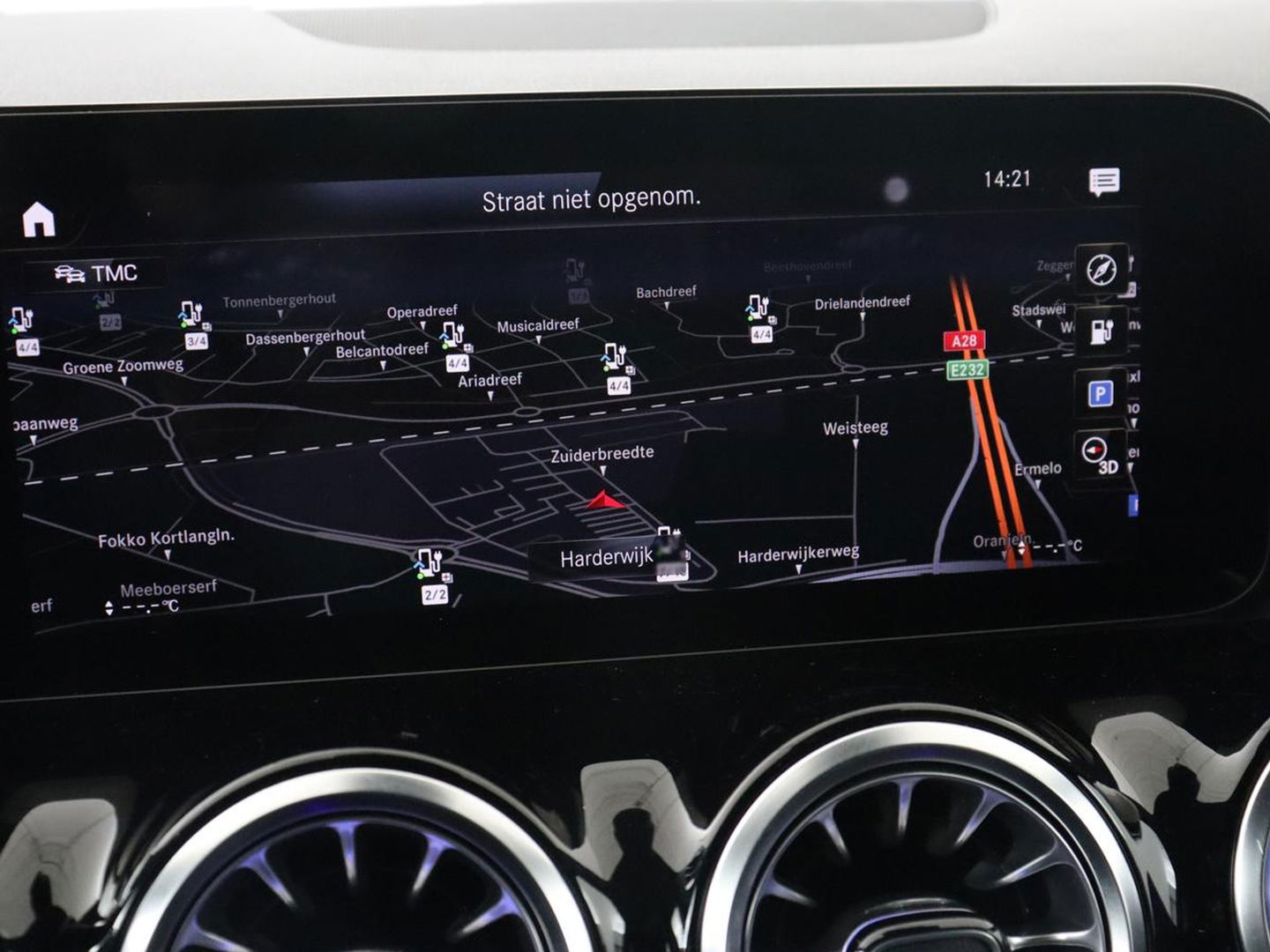 Mercedes-Benz EQA 250 AMG 67kWh | Trekhaak | Carplay | Head-Up | Stoelverwarming | Memory | Keyless | Navigatie | Leder/Alcantara | Sfeerverlichting | Widescreen | Full LED | Park Assist