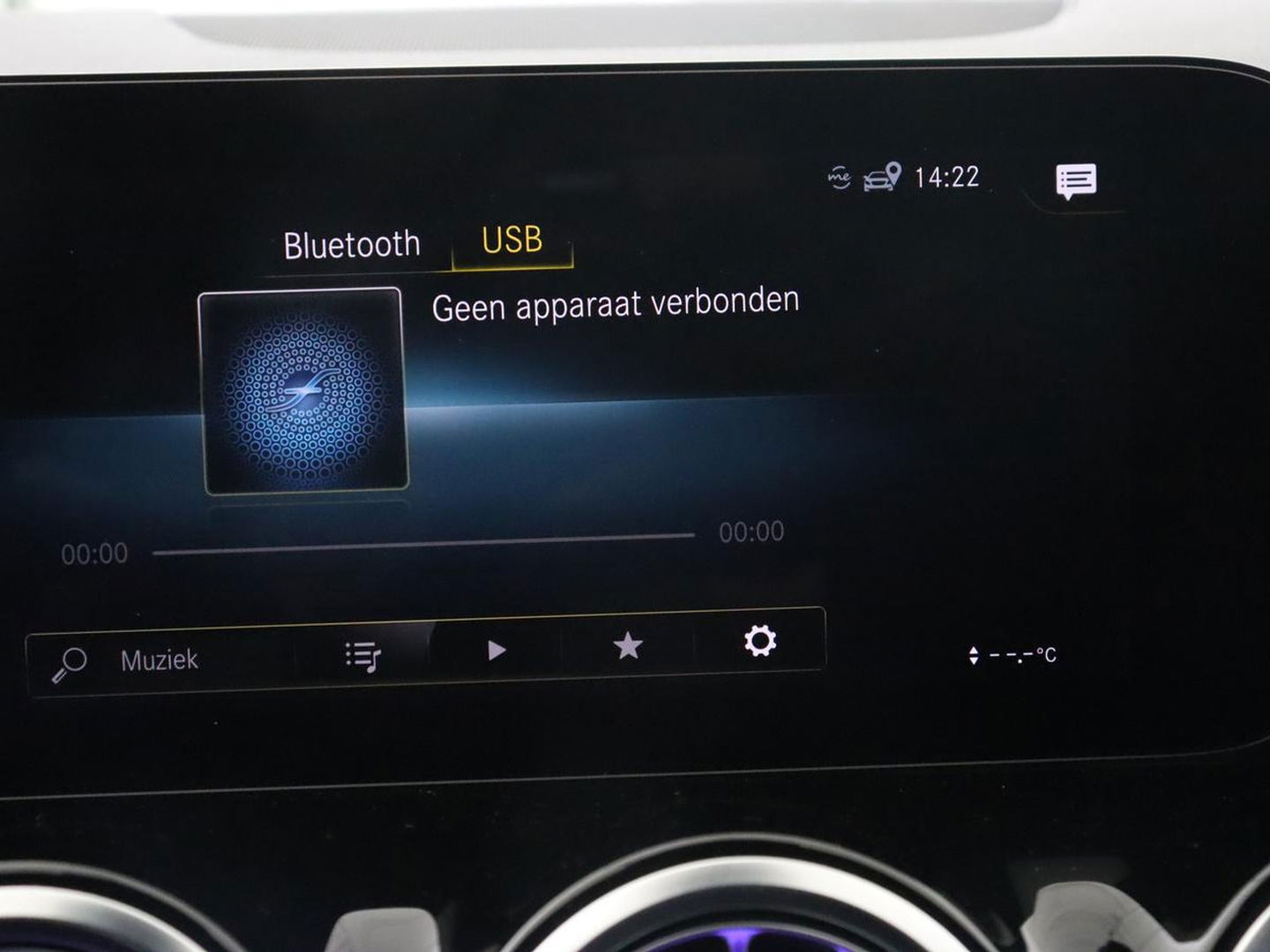 Mercedes-Benz EQA 250 AMG 67kWh | Trekhaak | Carplay | Head-Up | Stoelverwarming | Memory | Keyless | Navigatie | Leder/Alcantara | Sfeerverlichting | Widescreen | Full LED | Park Assist