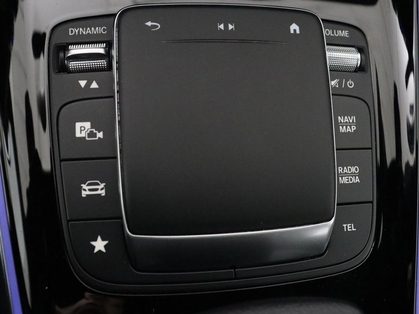 Mercedes-Benz EQA 250 AMG 67kWh | Trekhaak | Carplay | Head-Up | Stoelverwarming | Memory | Keyless | Navigatie | Leder/Alcantara | Sfeerverlichting | Widescreen | Full LED | Park Assist