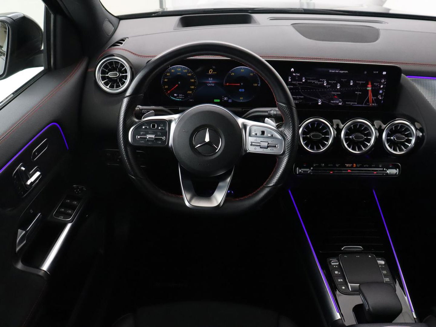 Mercedes-Benz EQA 250 AMG 67kWh | Trekhaak | Carplay | Head-Up | Stoelverwarming | Memory | Keyless | Navigatie | Leder/Alcantara | Sfeerverlichting | Widescreen | Full LED | Park Assist
