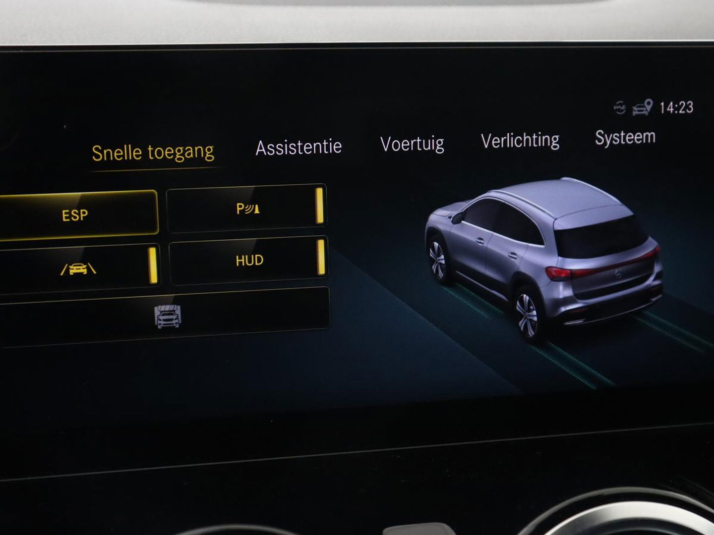 Mercedes-Benz EQA 250 AMG 67kWh | Trekhaak | Carplay | Head-Up | Stoelverwarming | Memory | Keyless | Navigatie | Leder/Alcantara | Sfeerverlichting | Widescreen | Full LED | Park Assist