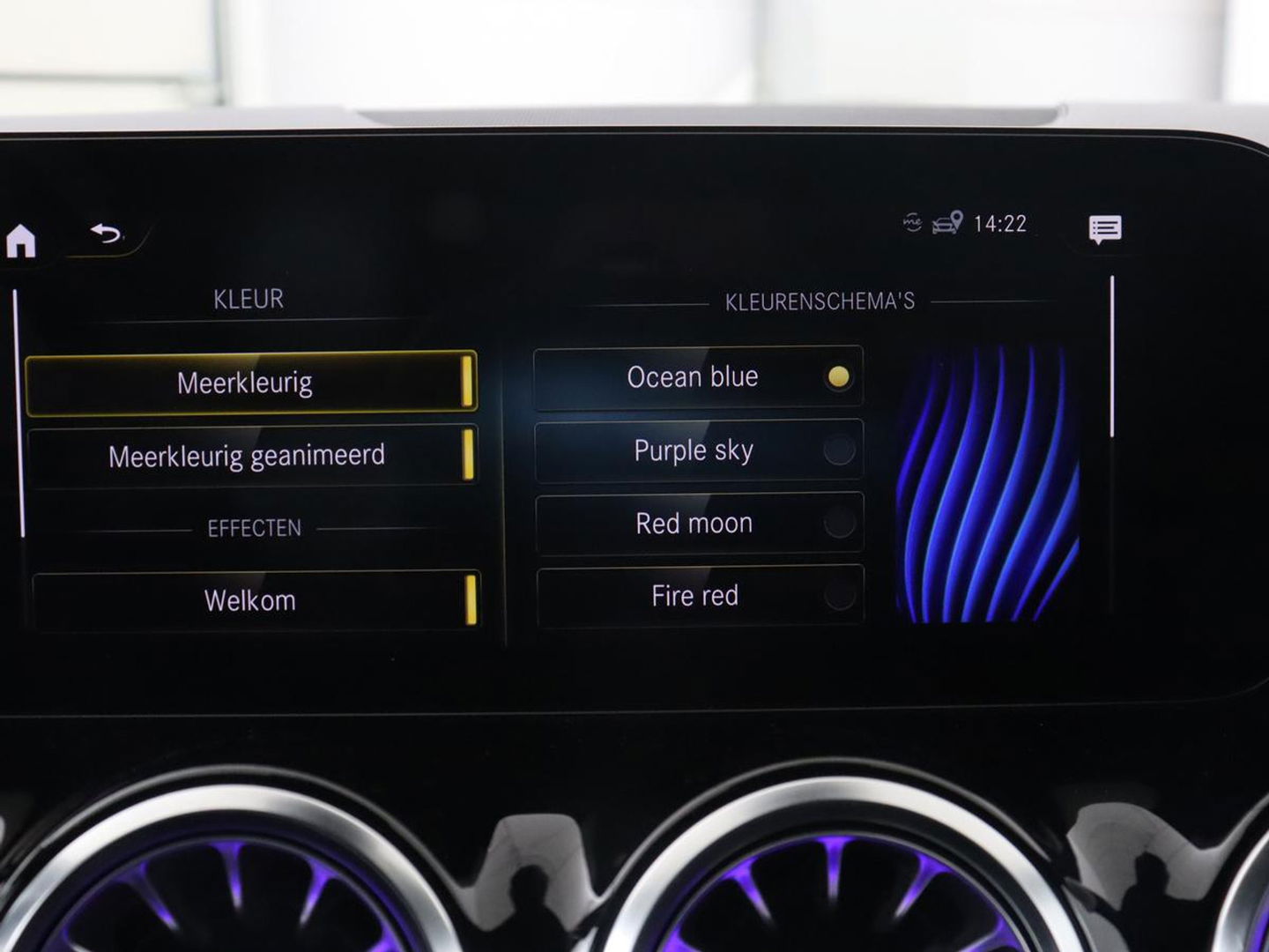 Mercedes-Benz EQA 250 AMG 67kWh | Trekhaak | Carplay | Head-Up | Stoelverwarming | Memory | Keyless | Navigatie | Leder/Alcantara | Sfeerverlichting | Widescreen | Full LED | Park Assist