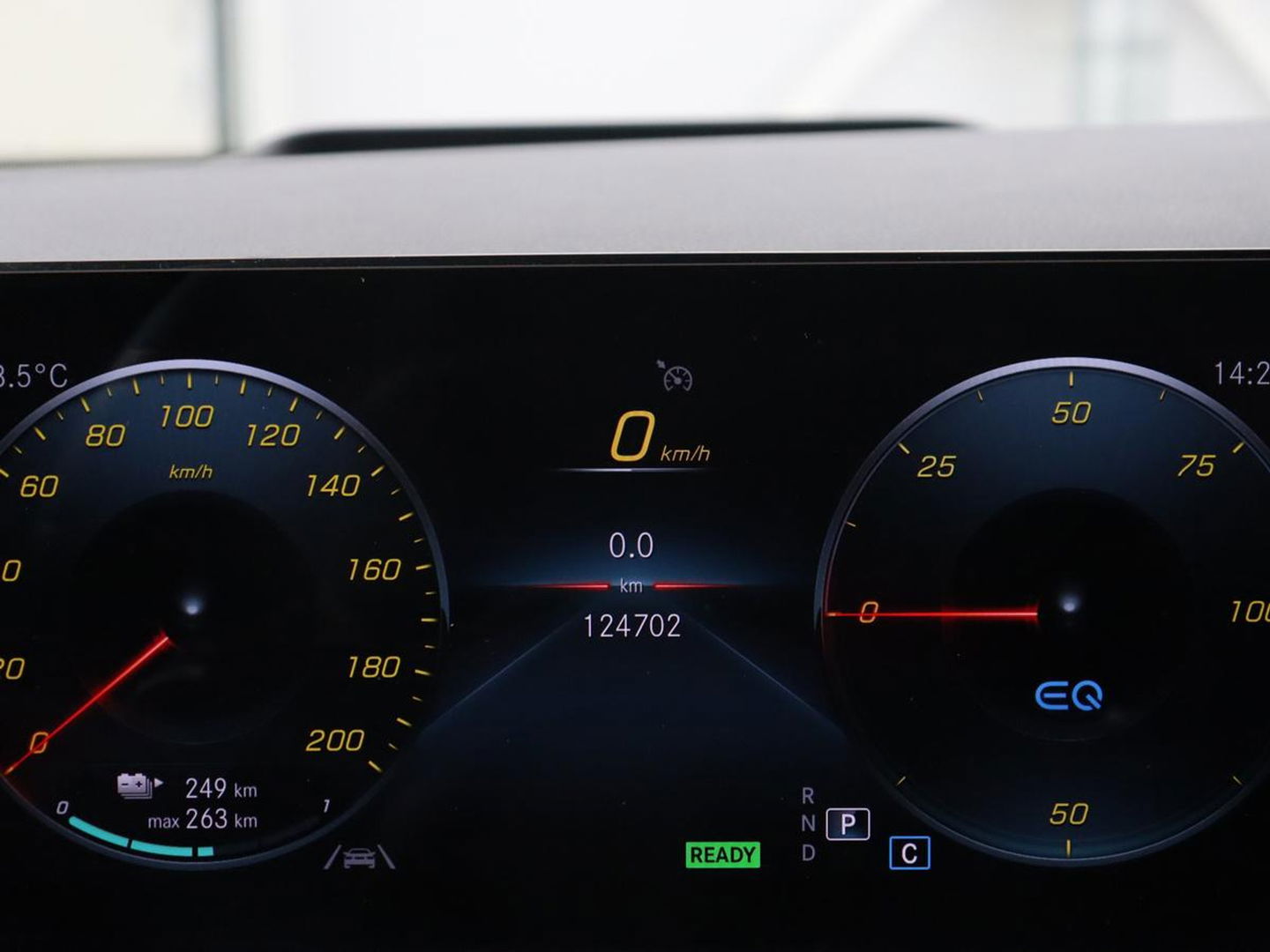 Mercedes-Benz EQA 250 AMG 67kWh | Trekhaak | Carplay | Head-Up | Stoelverwarming | Memory | Keyless | Navigatie | Leder/Alcantara | Sfeerverlichting | Widescreen | Full LED | Park Assist