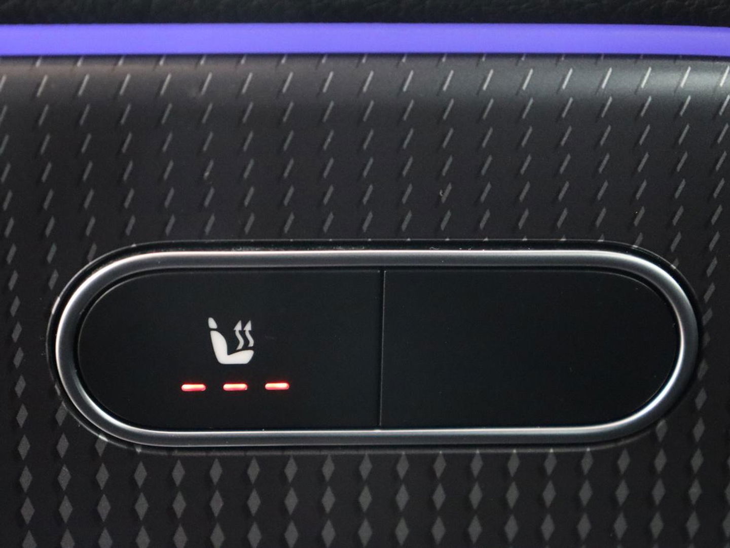 Mercedes-Benz EQA 250 AMG 67kWh | Trekhaak | Carplay | Head-Up | Stoelverwarming | Memory | Keyless | Navigatie | Leder/Alcantara | Sfeerverlichting | Widescreen | Full LED | Park Assist