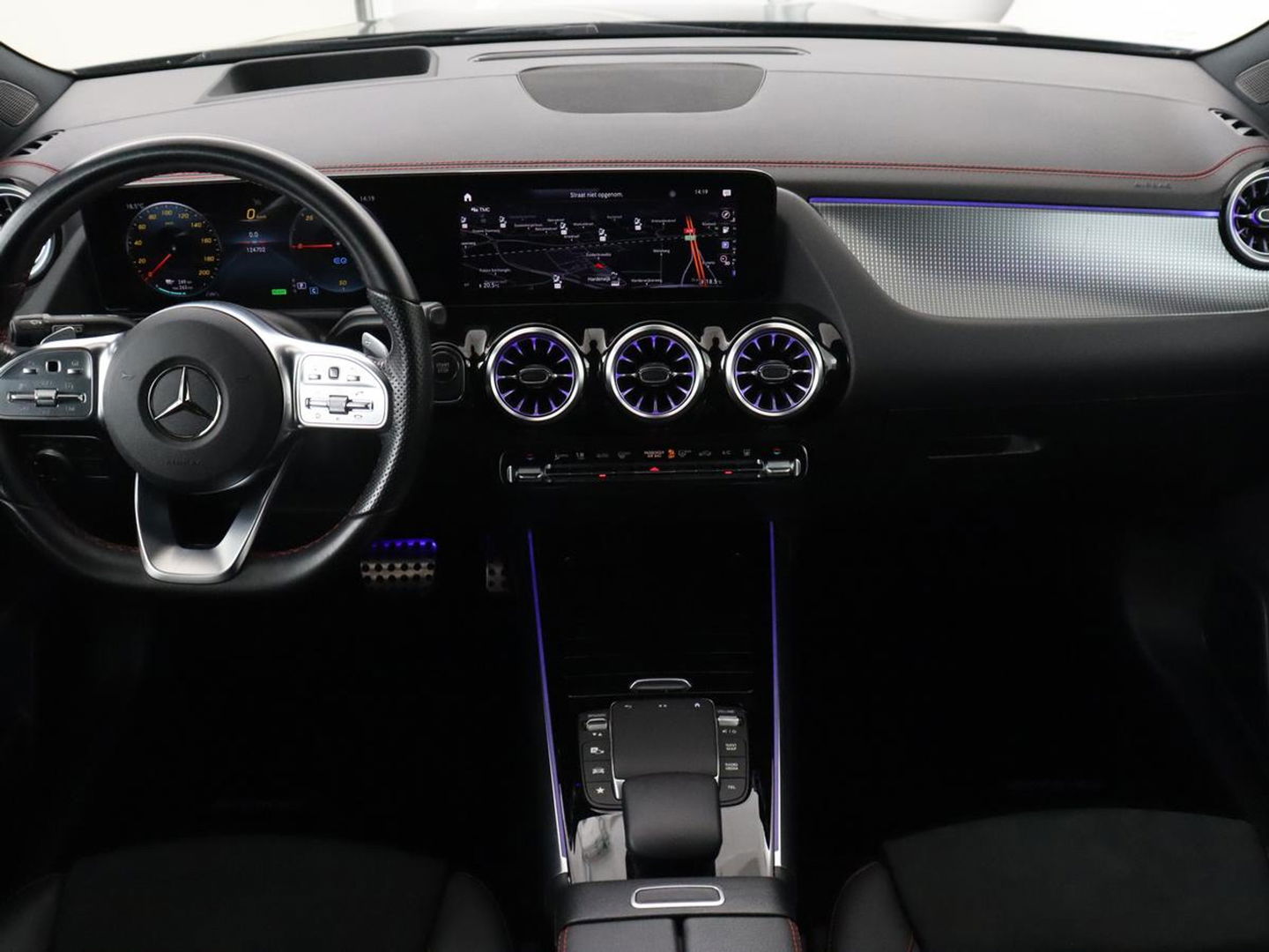 Mercedes-Benz EQA 250 AMG 67kWh | Trekhaak | Carplay | Head-Up | Stoelverwarming | Memory | Keyless | Navigatie | Leder/Alcantara | Sfeerverlichting | Widescreen | Full LED | Park Assist