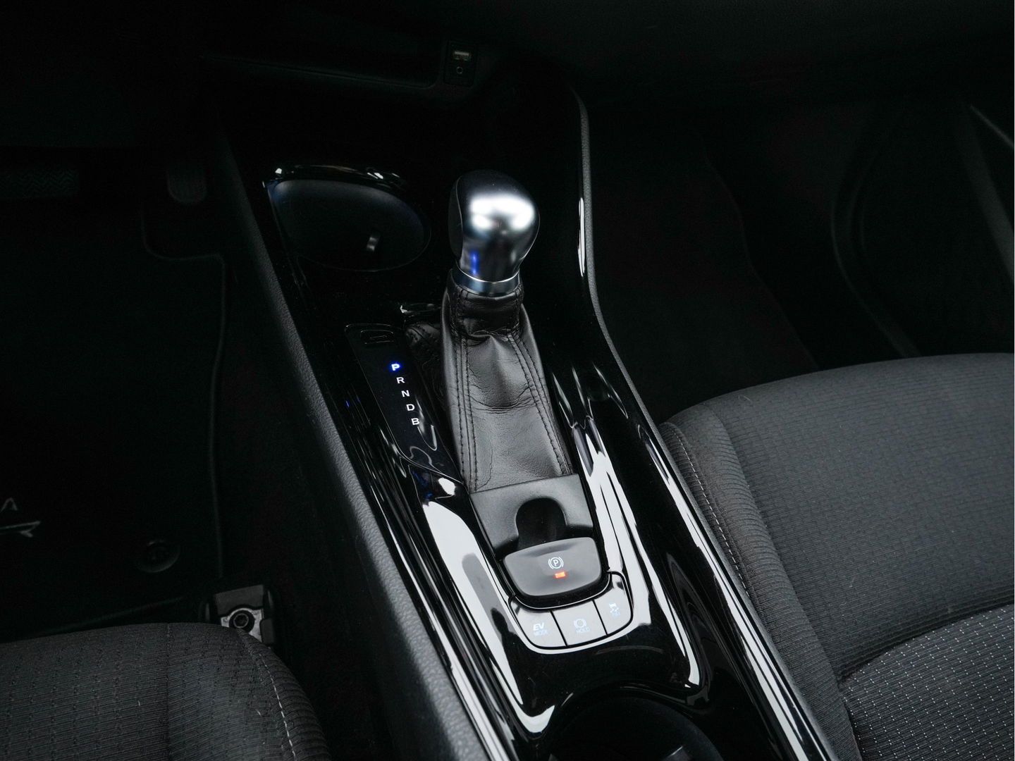 Toyota C-HR 1.8 Hybrid Style Aut. *ADAPTIVE-CRUISE | BLIND-SPOT | JBL-SOUND | HEATED-COMFORTSEATS | CAMERA | KEYLESS | DAB+ | NAVI-FULLMAP | ECC | PDC | PRIVACY-GLASS | TOWBAR | LANE-ASSIST | 18''ALU*