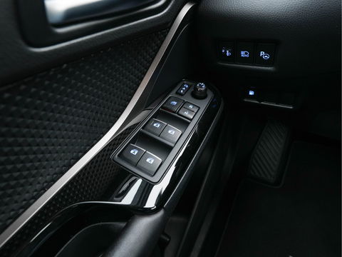 Toyota C-HR 1.8 Hybrid Style Aut. *ADAPTIVE-CRUISE | BLIND-SPOT | JBL-SOUND | HEATED-COMFORTSEATS | CAMERA | KEYLESS | DAB+ | NAVI-FULLMAP | ECC | PDC | PRIVACY-GLASS | TOWBAR | LANE-ASSIST | 18''ALU*