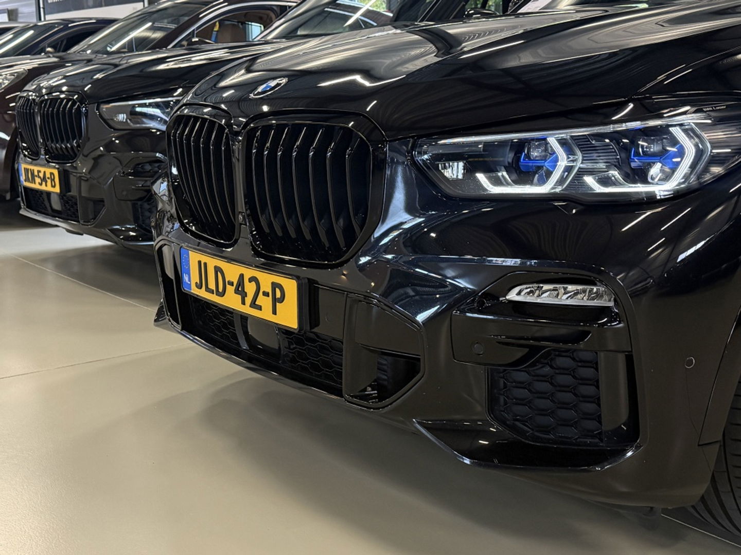 BMW X5 45e X-Drive M-Sport / Individual / Carbon / B&W / 360° / Laser