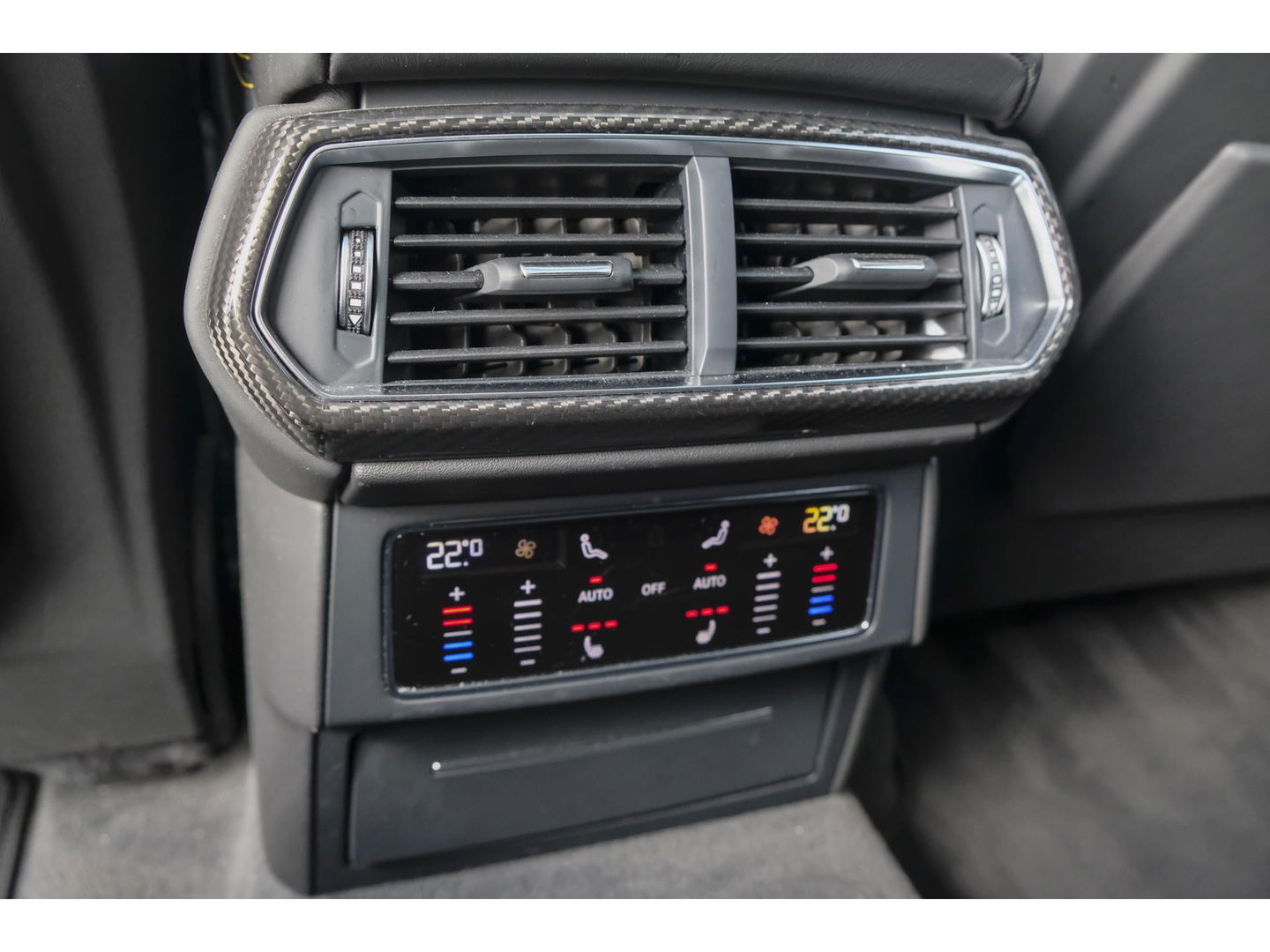 Lamborghini Urus 4.0 V8 650pk Panoramadak NLauto 4-seat config Carbon Bang&Olufsen 4-wielsturing Massage Stoelkoeling 23" LMV