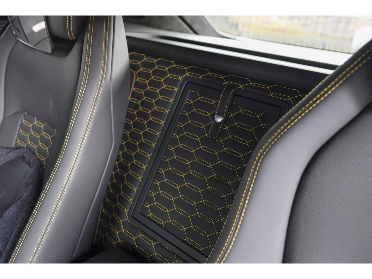 Lamborghini Urus 4.0 V8 650pk Panoramadak NLauto 4-seat config Carbon Bang&Olufsen 4-wielsturing Massage Stoelkoeling 23" LMV