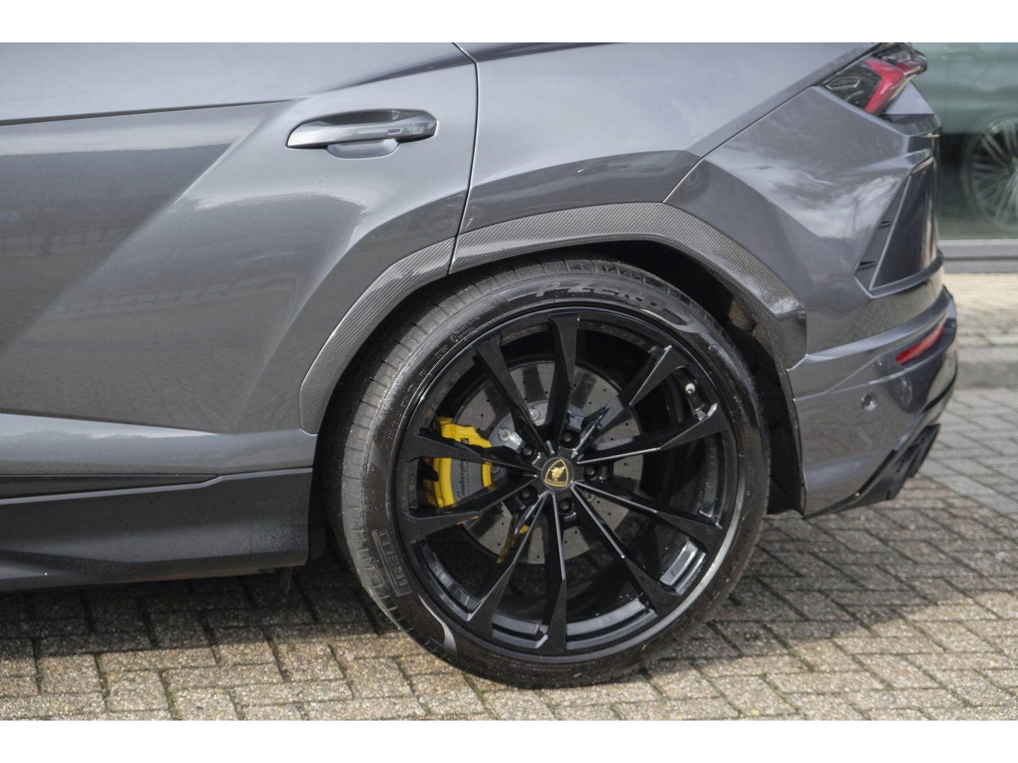 Lamborghini Urus 4.0 V8 650pk Panoramadak NLauto 4-seat config Carbon Bang&Olufsen 4-wielsturing Massage Stoelkoeling 23" LMV