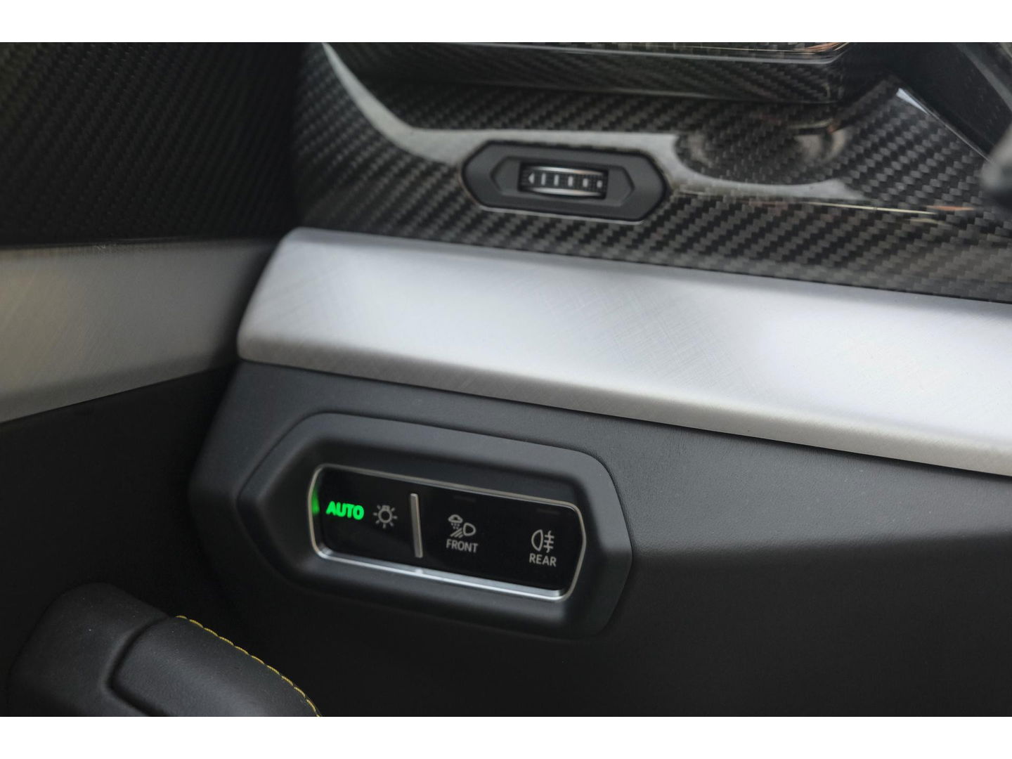 Lamborghini Urus 4.0 V8 650pk Panoramadak NLauto 4-seat config Carbon Bang&Olufsen 4-wielsturing Massage Stoelkoeling 23" LMV