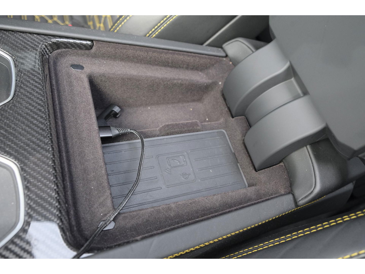 Lamborghini Urus 4.0 V8 650pk Panoramadak NLauto 4-seat config Carbon Bang&Olufsen 4-wielsturing Massage Stoelkoeling 23" LMV