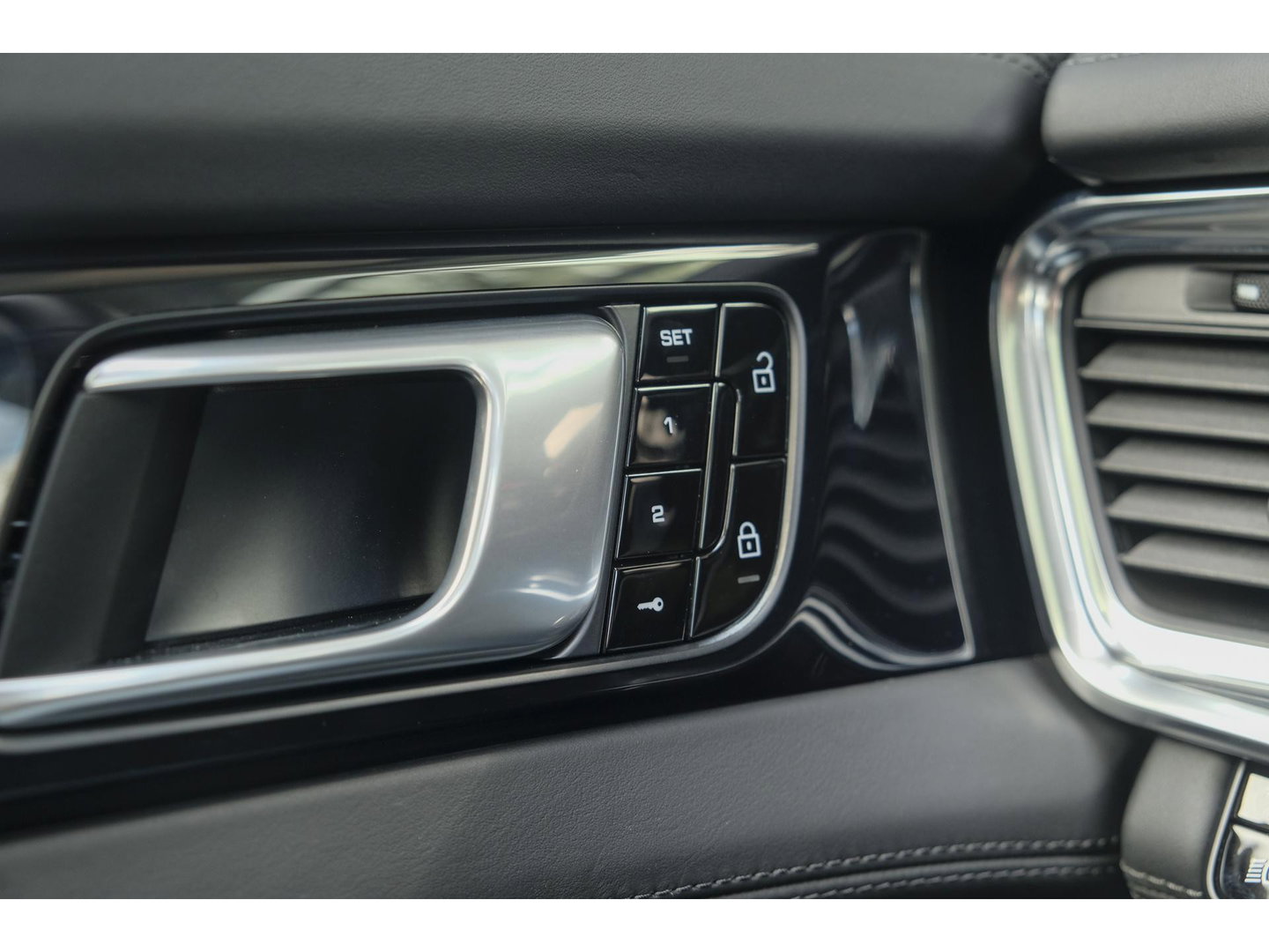 Porsche Panamera Sport Turismo 4 2.9 V6 330pk Sport design Adaptieve sportstoelen Sportuitlaat Luchtvering Stoelkoeling Bose Adaptive cruise 21" LMV