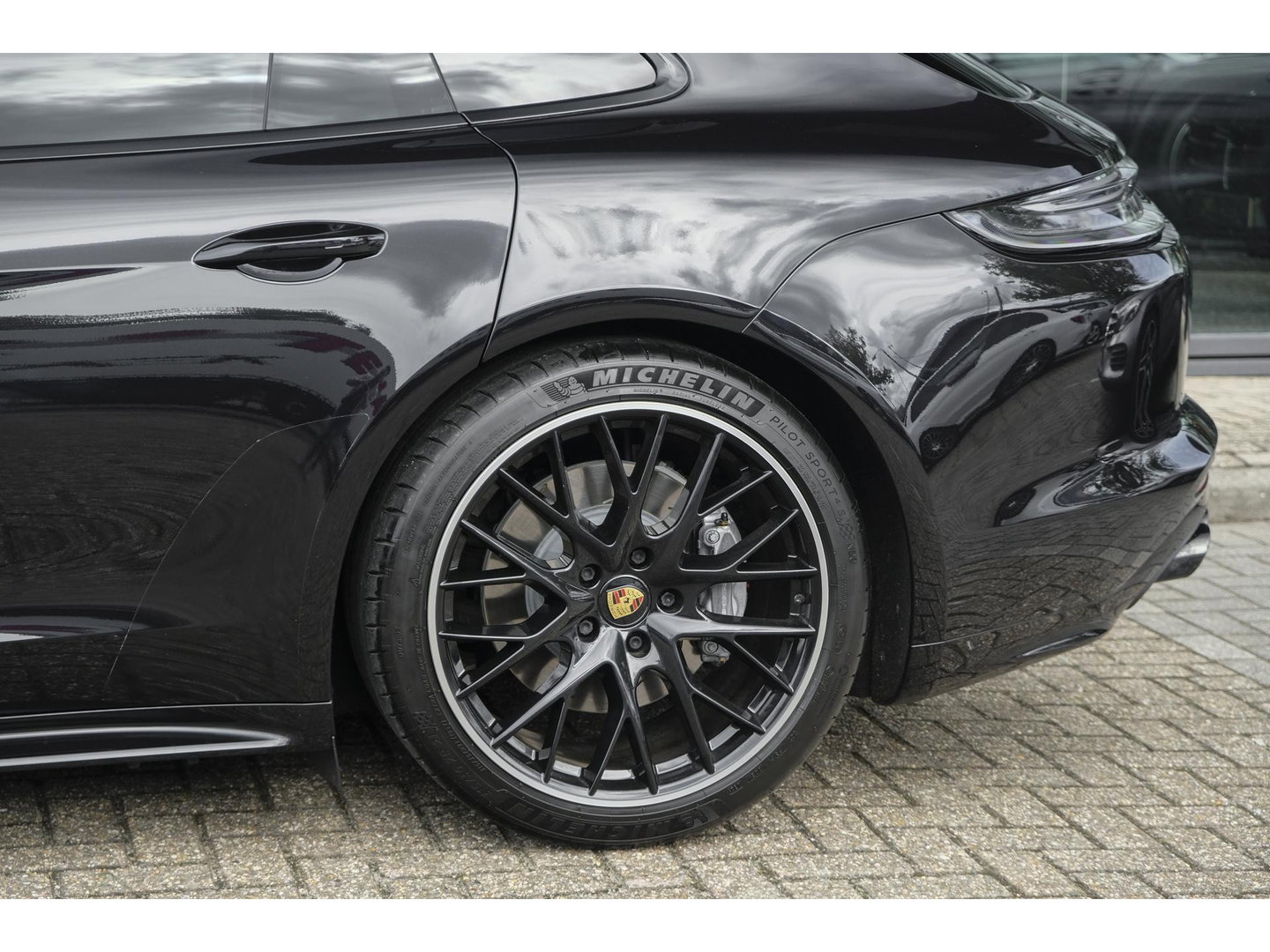 Porsche Panamera Sport Turismo 4 2.9 V6 330pk Sport design Adaptieve sportstoelen Sportuitlaat Luchtvering Stoelkoeling Bose Adaptive cruise 21" LMV