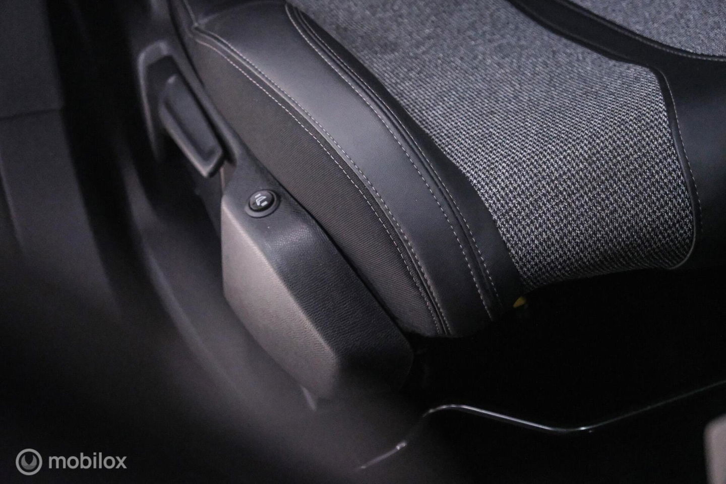 Peugeot 5008 1.2 PureTech Advanced Grip Control Allure | 7p | Trekhaak | Panoramadak | LED | Stoelverwarming |