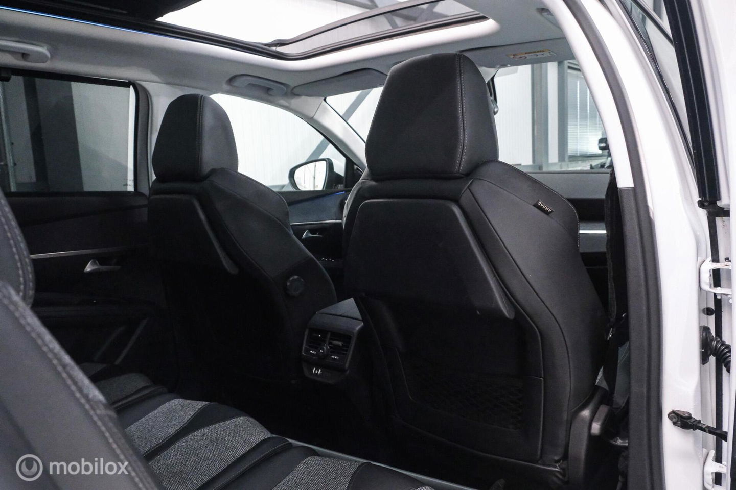 Peugeot 5008 1.2 PureTech Advanced Grip Control Allure | 7p | Trekhaak | Panoramadak | LED | Stoelverwarming |