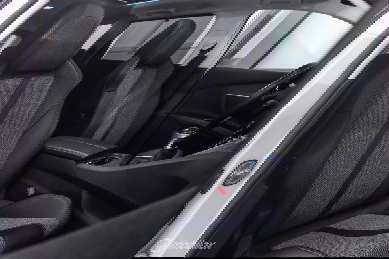 Peugeot 5008 1.2 PureTech Advanced Grip Control Allure | 7p | Trekhaak | Panoramadak | LED | Stoelverwarming |