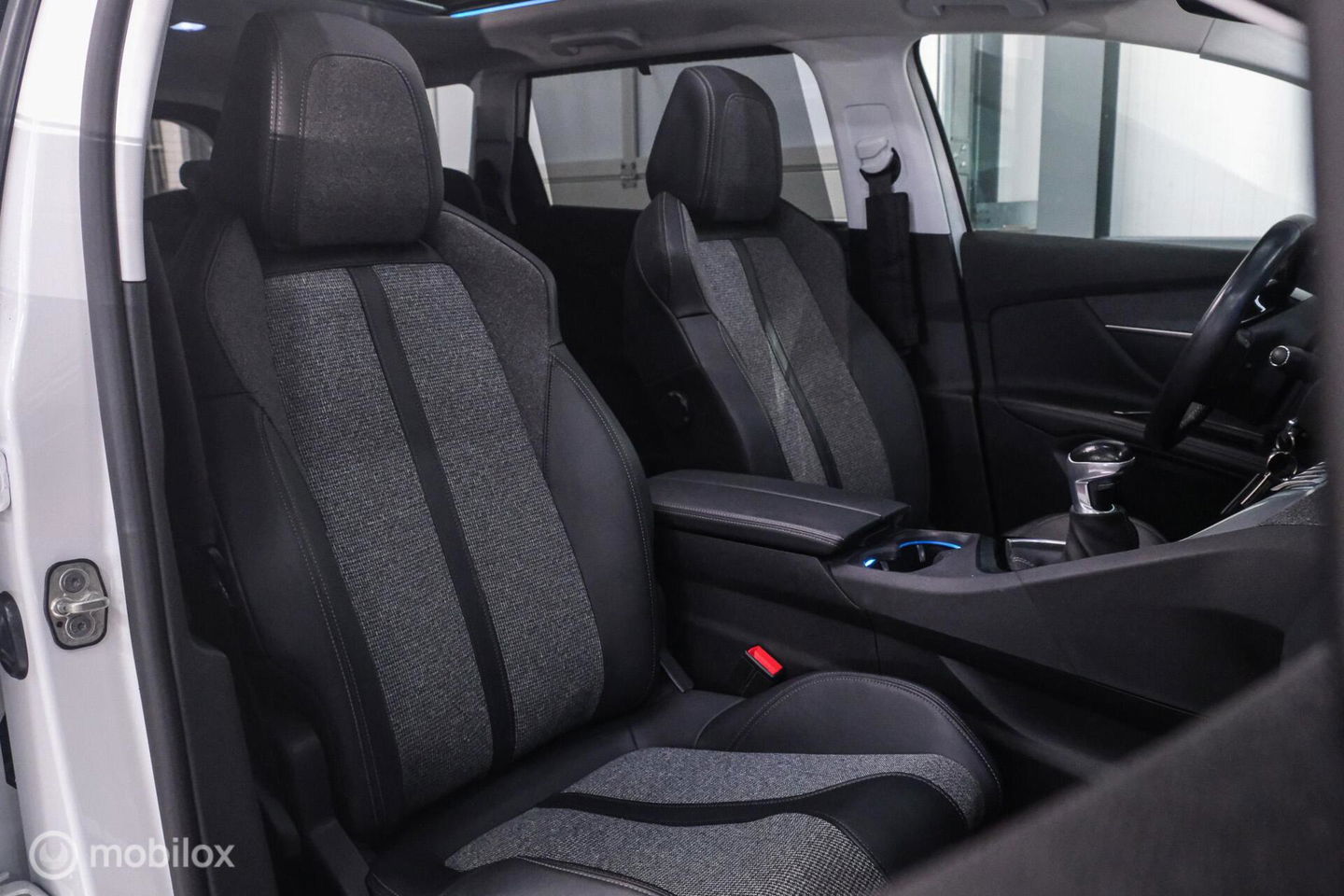 Peugeot 5008 1.2 PureTech Advanced Grip Control Allure | 7p | Trekhaak | Panoramadak | LED | Stoelverwarming |