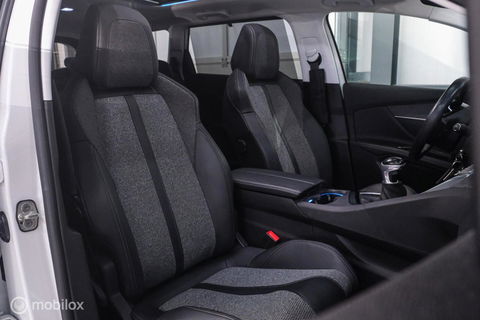 Peugeot 5008 1.2 PureTech Advanced Grip Control Allure | 7p | Trekhaak | Panoramadak | LED | Stoelverwarming |