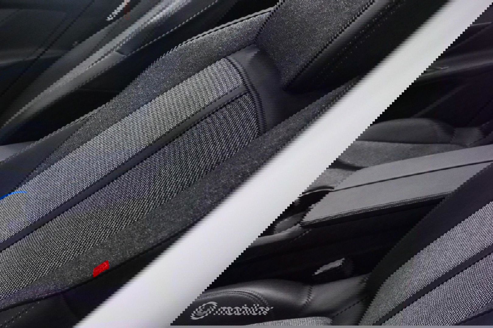 Peugeot 5008 1.2 PureTech Advanced Grip Control Allure | 7p | Trekhaak | Panoramadak | LED | Stoelverwarming |