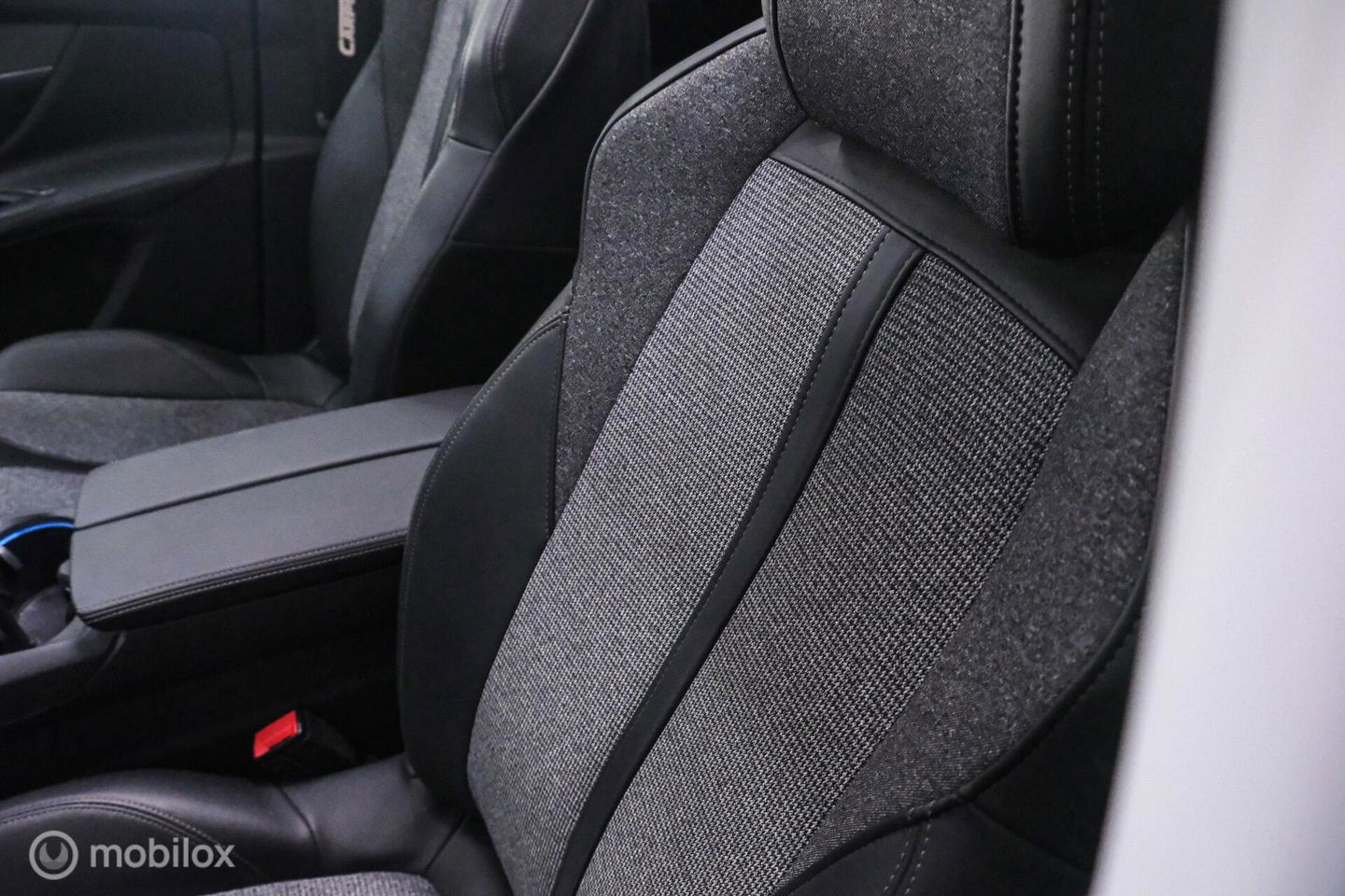 Peugeot 5008 1.2 PureTech Advanced Grip Control Allure | 7p | Trekhaak | Panoramadak | LED | Stoelverwarming |