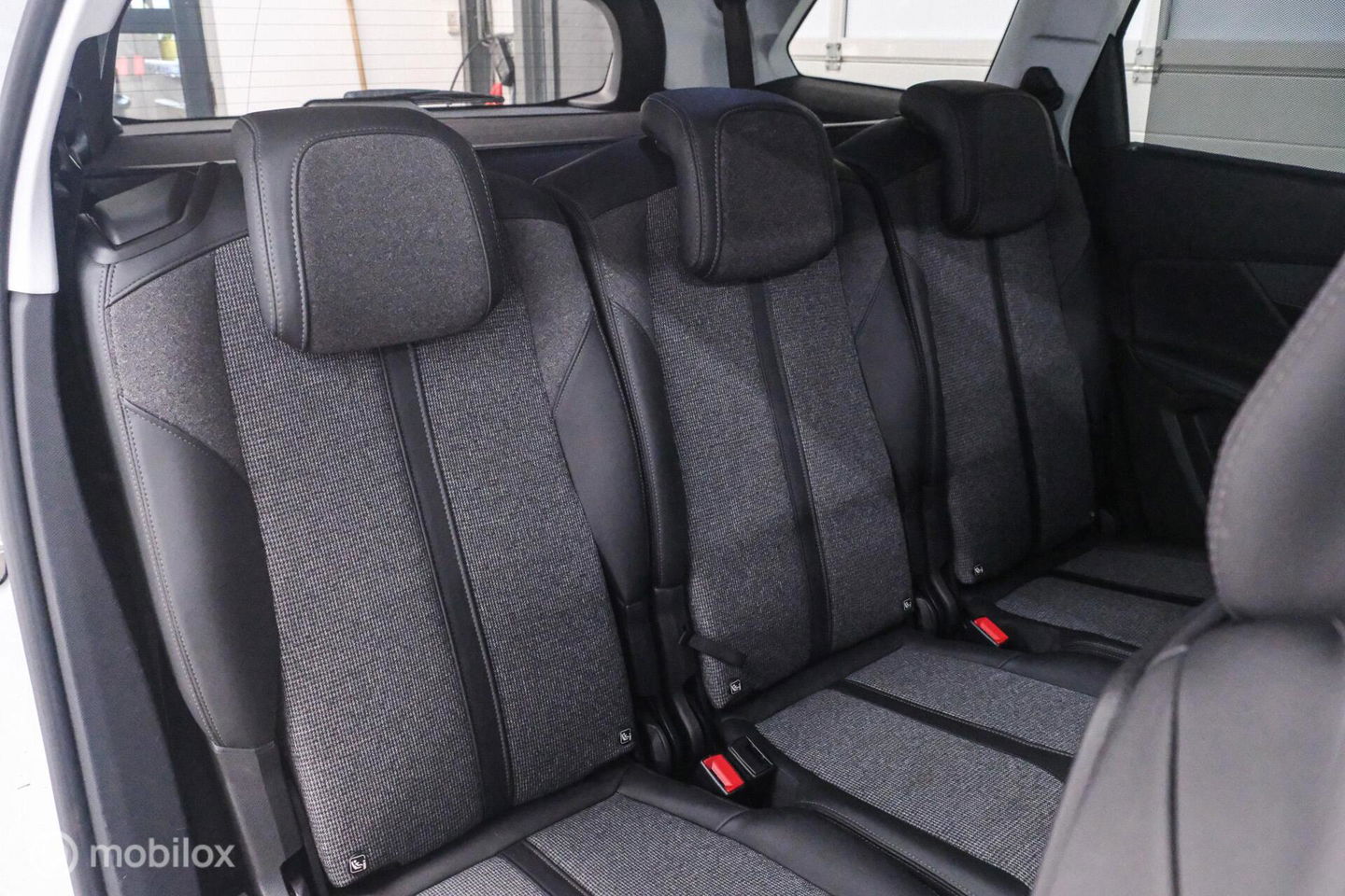 Peugeot 5008 1.2 PureTech Advanced Grip Control Allure | 7p | Trekhaak | Panoramadak | LED | Stoelverwarming |