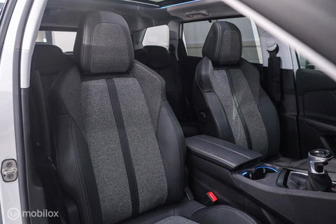 Peugeot 5008 1.2 PureTech Advanced Grip Control Allure | 7p | Trekhaak | Panoramadak | LED | Stoelverwarming |