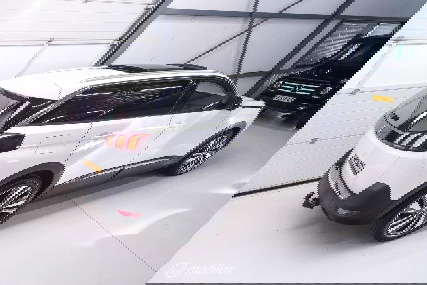 Peugeot 5008 1.2 PureTech Advanced Grip Control Allure | 7p | Trekhaak | Panoramadak | LED | Stoelverwarming |