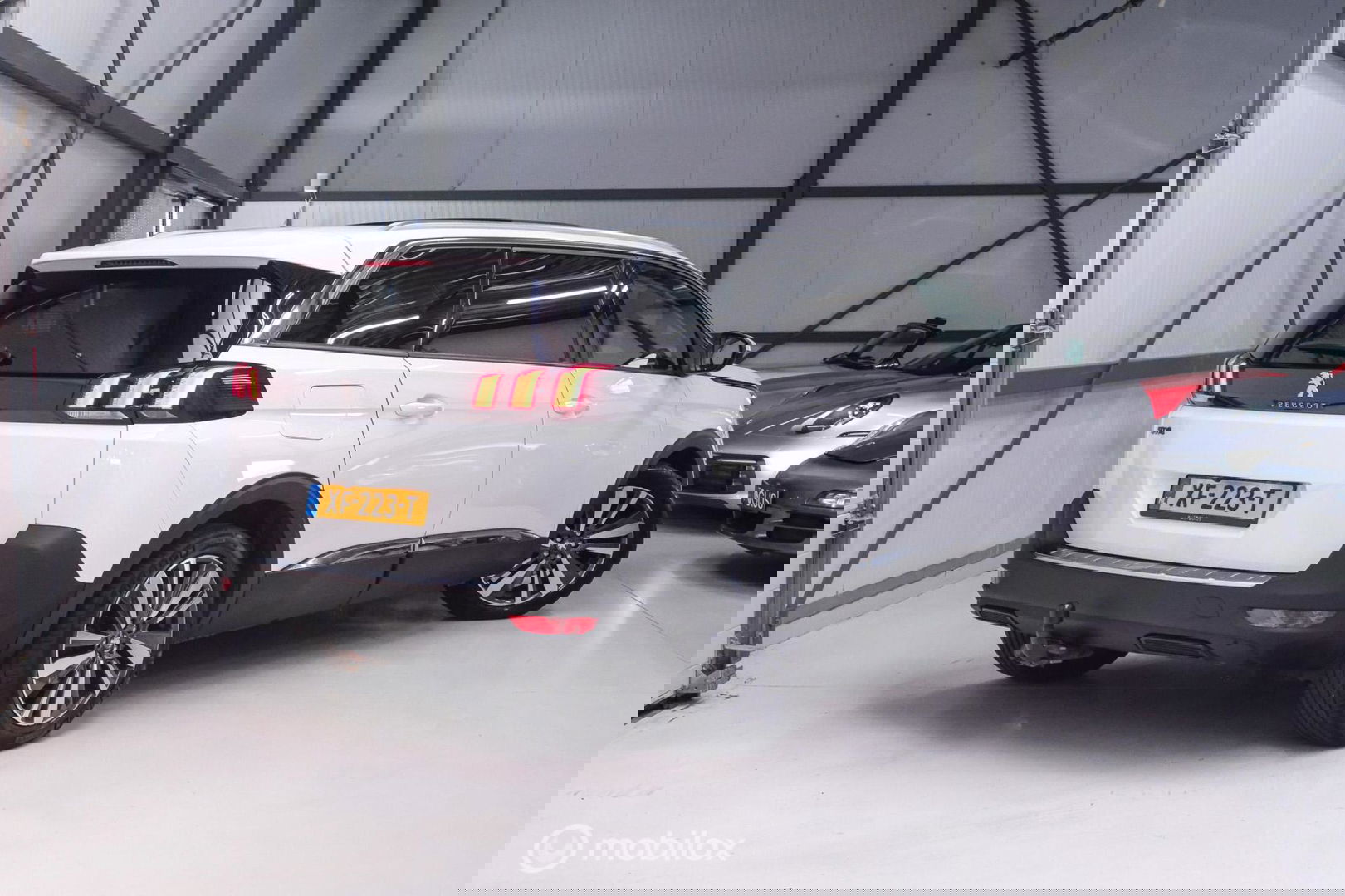 Peugeot 5008 1.2 PureTech Advanced Grip Control Allure | 7p | Trekhaak | Panoramadak | LED | Stoelverwarming |