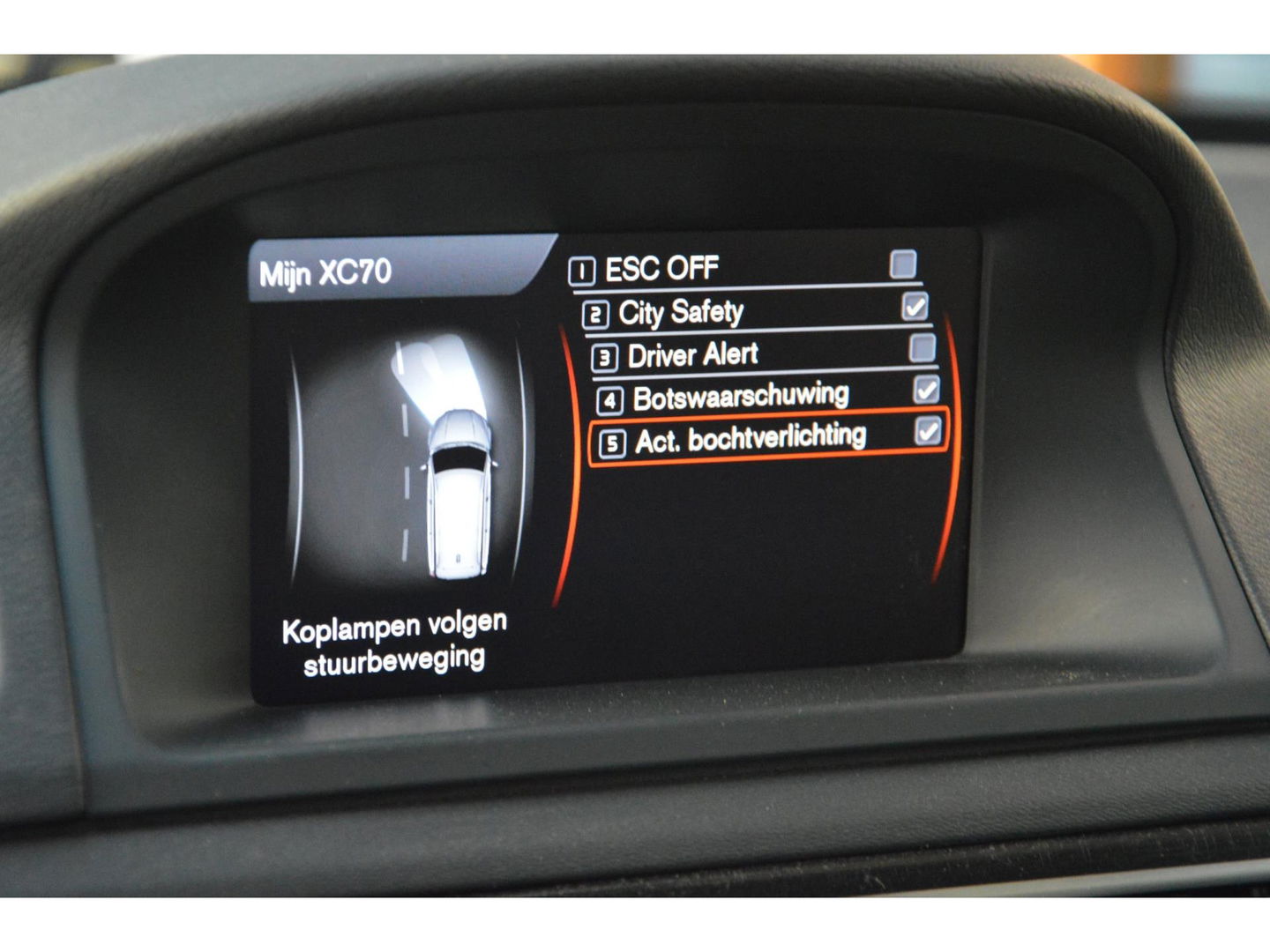 Volvo XC70 D4 Summum | 5 Cilinder | Adaptive Cruise | BLIS | Stoelverwarming | Leer | Lane Keeping Aid |