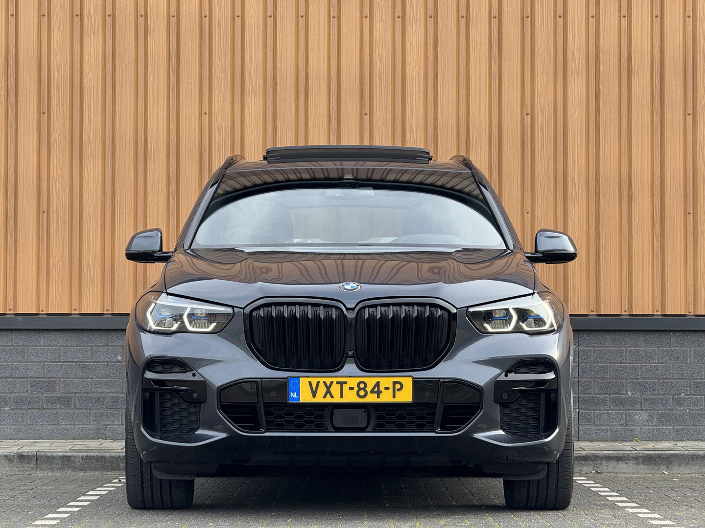 BMW X5 XDRIVE30D High Executive | M Pakket | 22" Lichtmetaal | Apple Carplay | Android Auto | Panoramadak | 3500 KG Trekken | Leder | DAB | Stuurwielverwarming | Head-Up Display | BMW Laser |