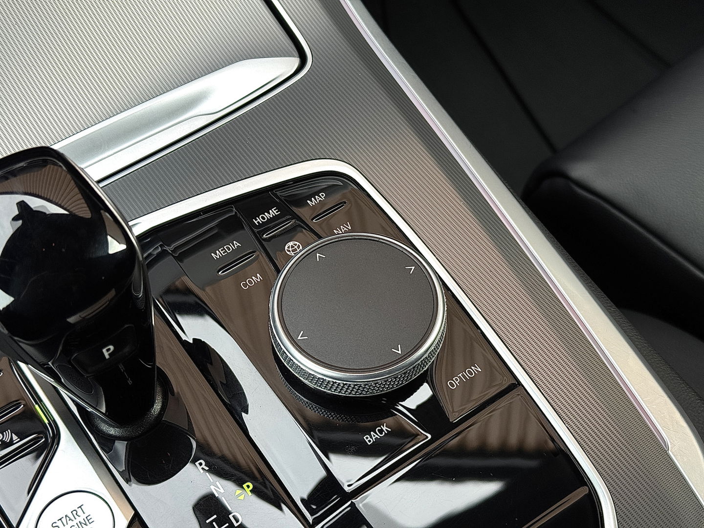 BMW X5 XDRIVE30D High Executive | M Pakket | 22" Lichtmetaal | Apple Carplay | Android Auto | Panoramadak | 3500 KG Trekken | Leder | DAB | Stuurwielverwarming | Head-Up Display | BMW Laser |