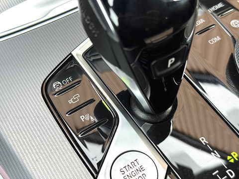 BMW X5 XDRIVE30D High Executive | M Pakket | 22" Lichtmetaal | Apple Carplay | Android Auto | Panoramadak | 3500 KG Trekken | Leder | DAB | Stuurwielverwarming | Head-Up Display | BMW Laser |