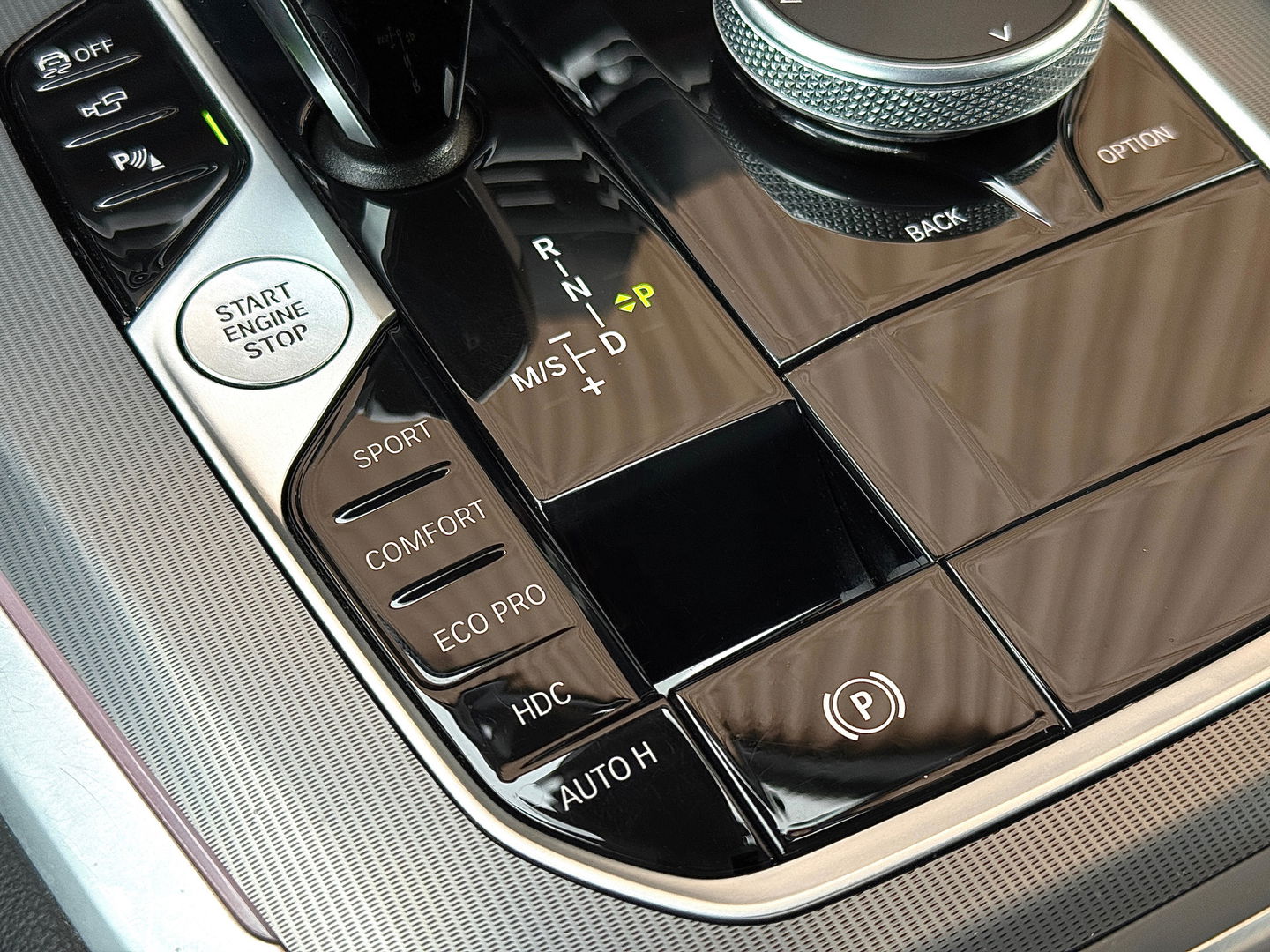 BMW X5 XDRIVE30D High Executive | M Pakket | 22" Lichtmetaal | Apple Carplay | Android Auto | Panoramadak | 3500 KG Trekken | Leder | DAB | Stuurwielverwarming | Head-Up Display | BMW Laser |