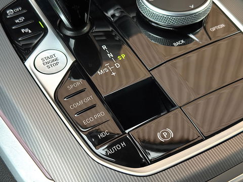 BMW X5 XDRIVE30D High Executive | M Pakket | 22" Lichtmetaal | Apple Carplay | Android Auto | Panoramadak | 3500 KG Trekken | Leder | DAB | Stuurwielverwarming | Head-Up Display | BMW Laser |