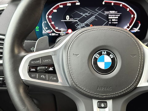 BMW X5 XDRIVE30D High Executive | M Pakket | 22" Lichtmetaal | Apple Carplay | Android Auto | Panoramadak | 3500 KG Trekken | Leder | DAB | Stuurwielverwarming | Head-Up Display | BMW Laser |